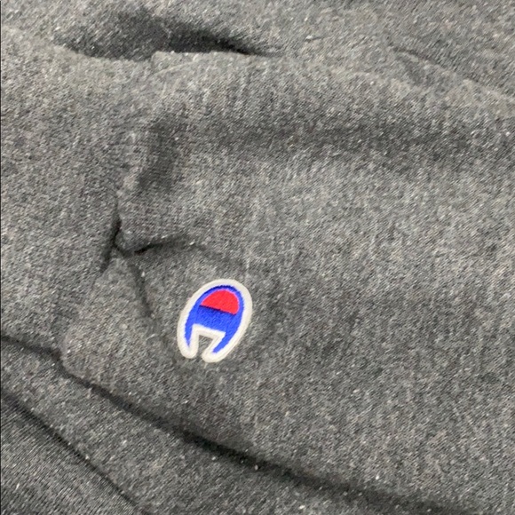I am selling this amazing champion sweater. - Picture 3 of 5